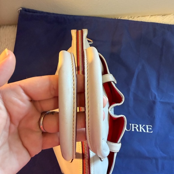 Dooney & Bourke Cream leather Shoulder Bag with Red interior - Picture 11 of 16